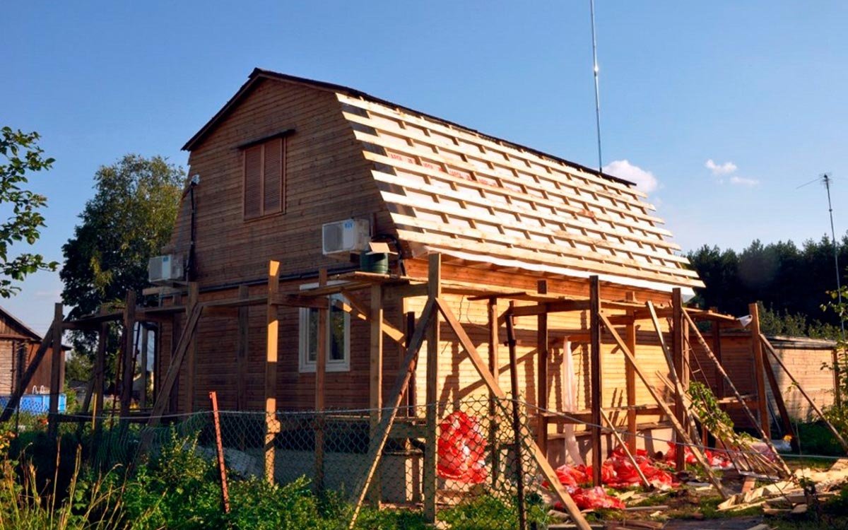 Ремонт крыши дачного дома,